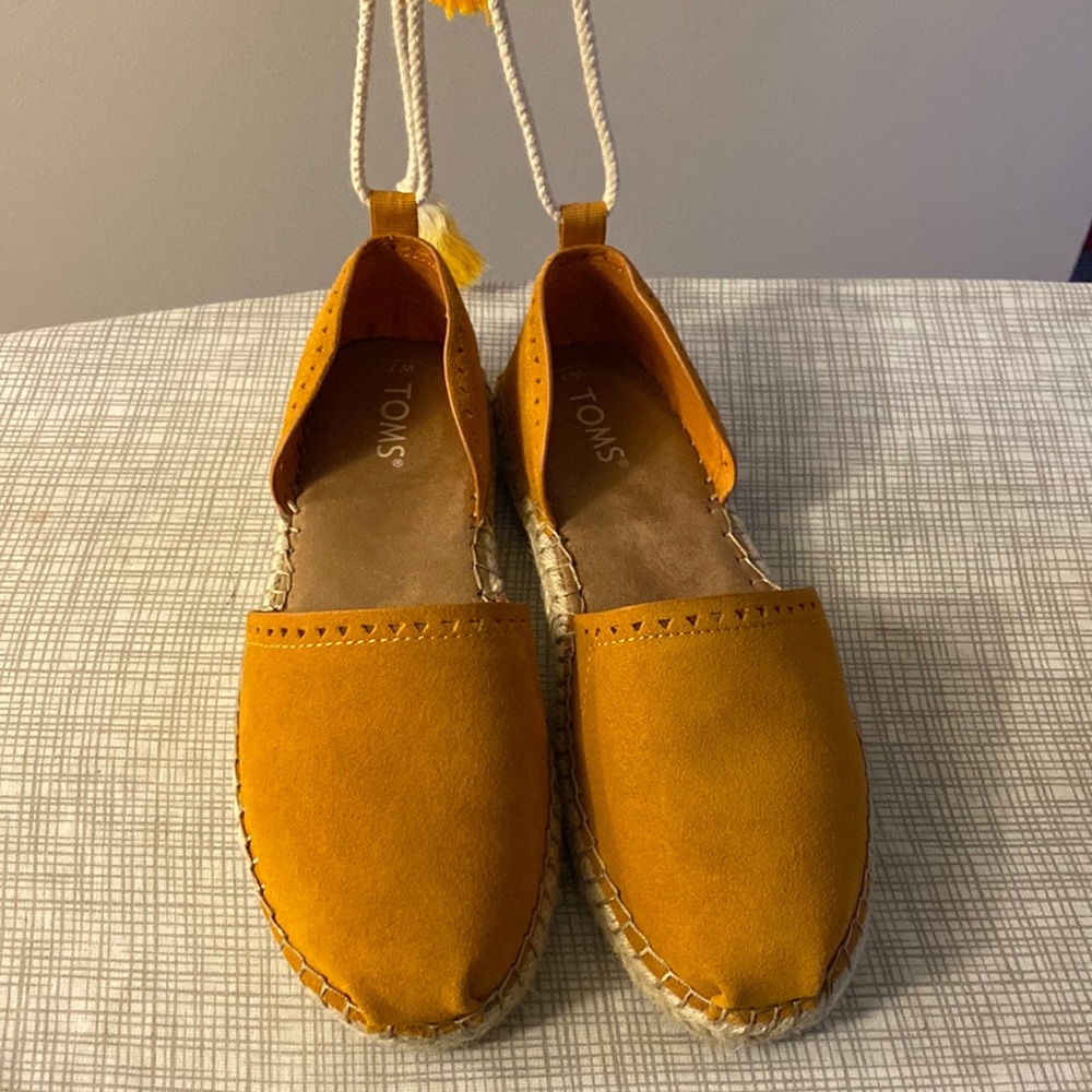 Toms
